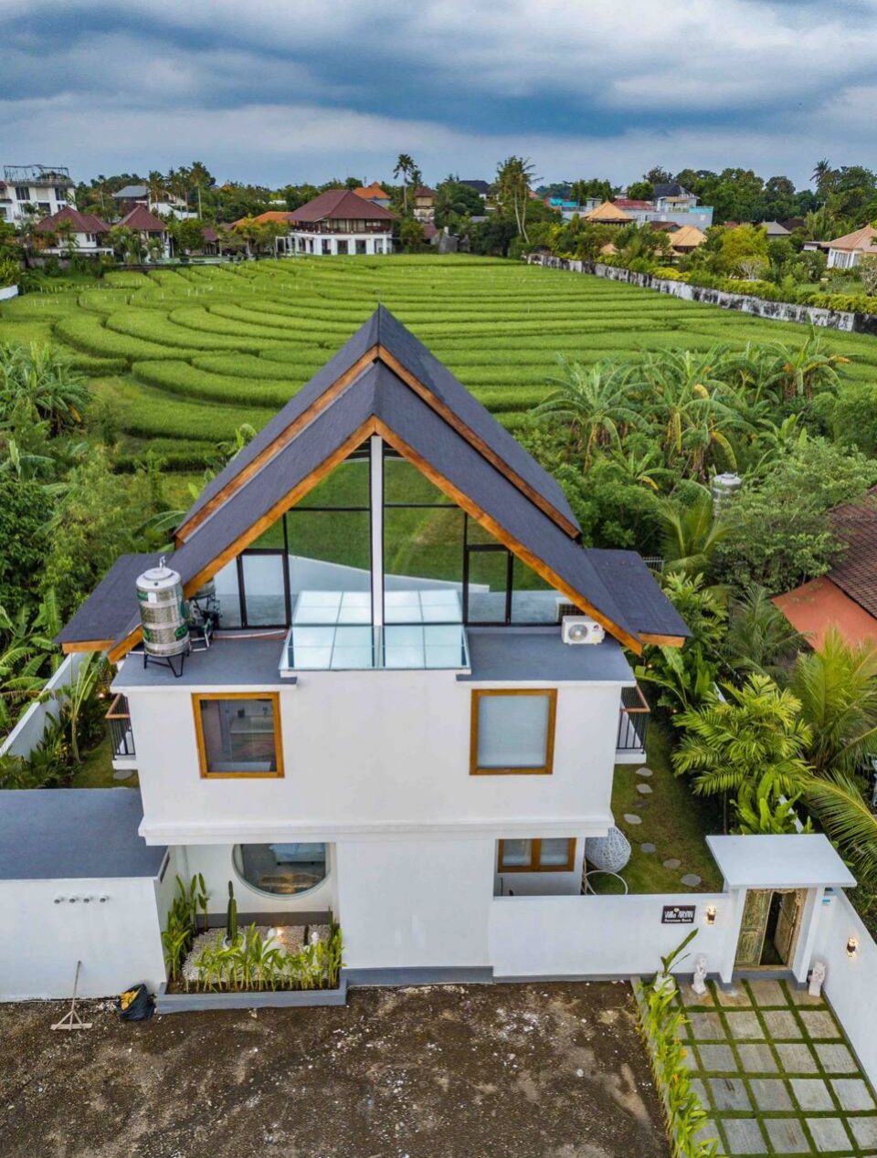 Villa Aryan, modern tropical villa near Pererenan Beach, Bali