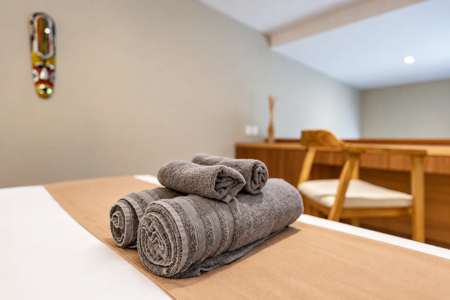 16-Bed-And-Towels-Detail_11zon